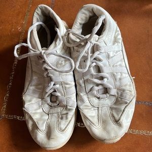 NFinity white size 7 shoes